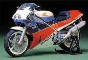 Tamiya Honda VFR 750R Tamiya Honda VFR 750R