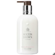 Molton Brown Delicious Rabarberu un Rožu Ķermeņa Losjons 300 ml Molton Brown Delicious Rabarberu un Rožu Ķermeņa Losjons 300 ml