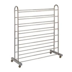 Wenko Giant apavu plaukts izvelkams ar 4 riteņiem Wenko Giant apavu plaukts izvelkams ar 4 riteņiem