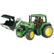 Bruder John Deere 6920 ar frontālo iekrāvēju Bruder John Deere 6920 ar frontālo iekrāvēju