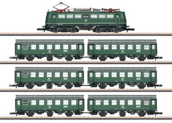 Märklin Zugpackung "Ferienreisezug" mit Elektrolokomotive BR 140 (81304) Märklin Zugpackung "Ferienreisezug" mit Elektrolokomotive BR 140 (81304)