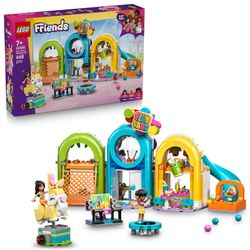 LEGO Friends Cooler Iekštelpu rotaļu laukums (42686) LEGO Friends Cooler Iekštelpu rotaļu laukums (42686)