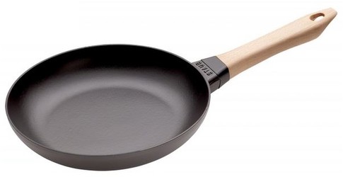 Staub Cepamā panna ar koka rokturi 24 cm